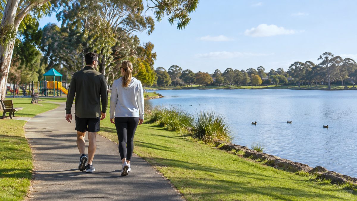 lake weeroona walking guide: the circuit, playground and picnic stops